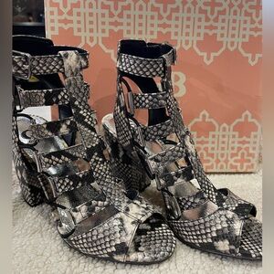 Gianni Bini gladiator chunky heel. Size 9

Worn one time to work event.